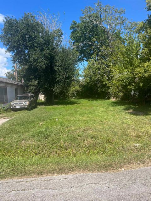 Photo of 2430 Euclid, Beaumont, TX 77705 (MLS # 264926)