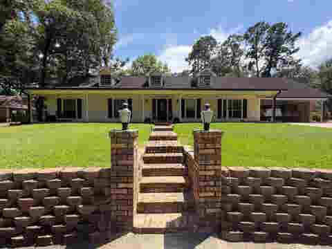 Photo of 936 Hunterwood Dr, Jasper, TX 75951 (MLS # 269140)