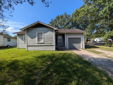 Photo of 102 Amaryllis, Orange, TX 77630 (MLS # 271259)