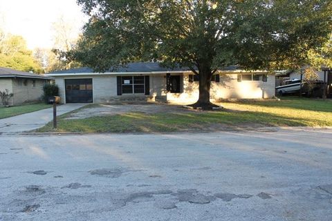 A home in Vidor