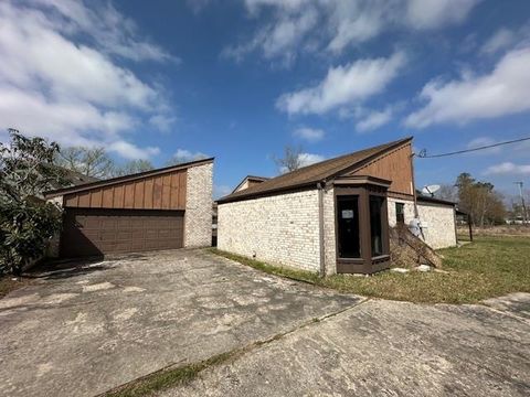Photo of 1806 Cub Trail, Orange, TX 77632 (MLS # 266258)