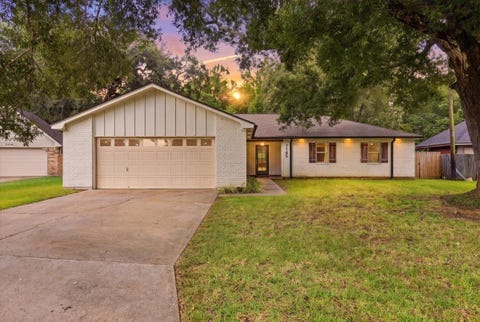Photo of 7165 Firethorn Drive, Beaumont, TX 77708 (MLS # 270045)