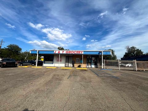 Photo of 2325 S 4th St, Beaumont, TX 77701 (MLS # 252871)