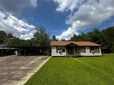 Photo of 765 Vista, Vidor, TX 77662 (MLS # 266756)