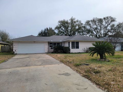 Photo of 5030 Lakeshore Drive, Port Arthur, TX 77642 (MLS # 264779)