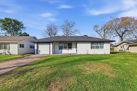 Photo of 4030 Bayou Rd, Beaumont, TX 77707 (MLS # 265688)