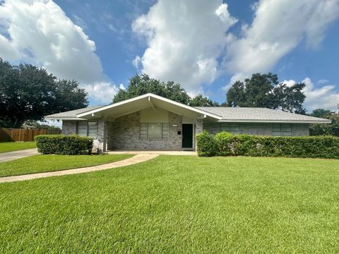 A home in Port Neches