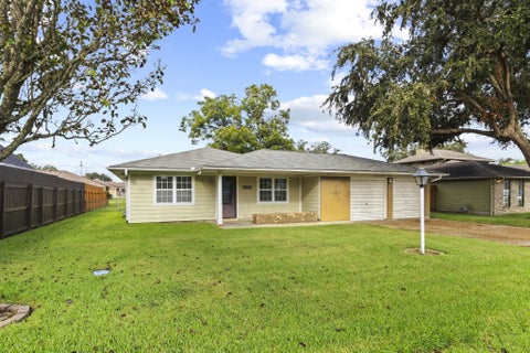Photo of 303 Linda, Bridge City, TX 77611 (MLS # 271658)