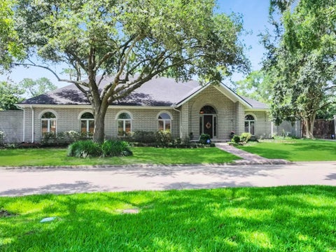 Photo of 3 Bayou Bend, Beaumont, TX 77706 (MLS # 270529)