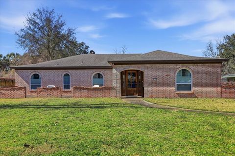 Photo of 625 Goodhue Rd, Beaumont, TX 77706 (MLS # 264898)