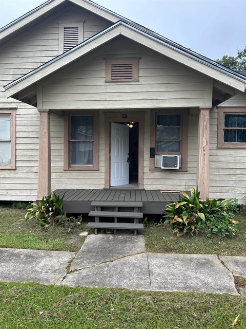 Photo of 890 N 4th, Beaumont, TX 77701 (MLS # 271448)