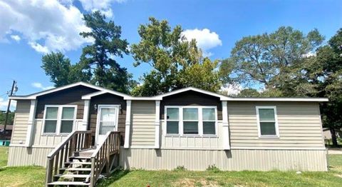 A home in Deweyville