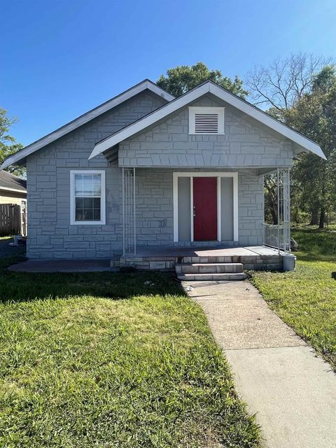 Photo of 2315 Washington Blvd, Beaumont, TX 77705 (MLS # 266012)