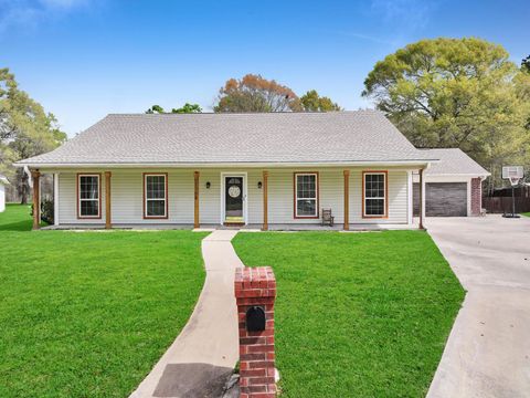 Photo of 12708 Koawood Ln, Beaumont, TX 77713 (MLS # 265859)