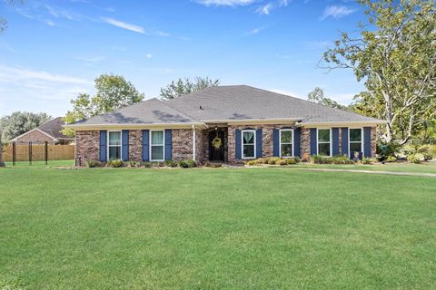 Photo of 2145 Chevy Chase Lane, Beaumont, TX 77706 (MLS # 264715)