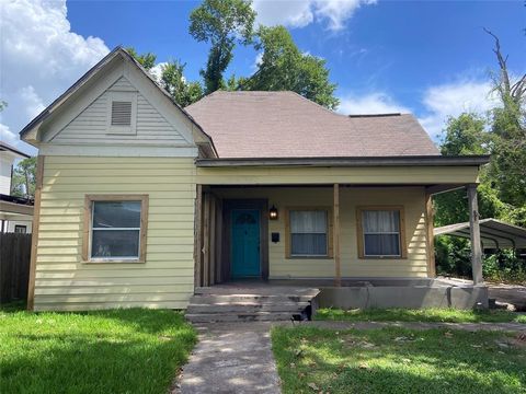 Photo of 1202 Pine Ave, Orange, TX 77630 (MLS # 265204)