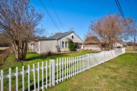 A home in Groves