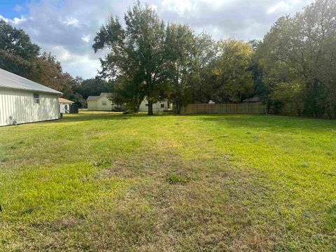 Photo of 2611 Avenue A, Nederland, TX 77627 (MLS # 263605)