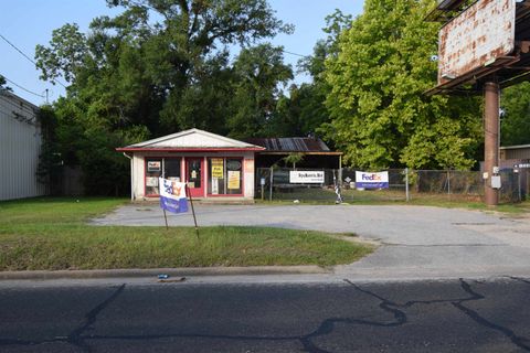 Photo of 335 W Ave N, Silsbee, TX 77656 (MLS # 259800)