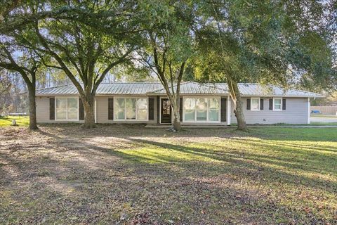 A home in Vidor