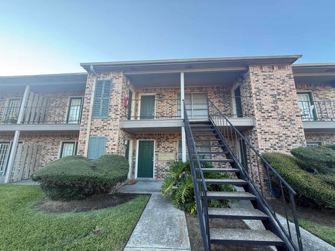 Photo of 6801 Camden #8, Groves, TX 77619 (MLS # 271593)