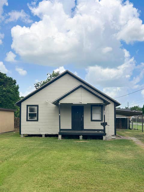 Photo of 6675 Terrell, Groves, TX 77619 (MLS # 270075)