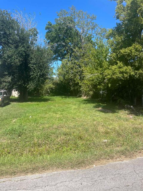 Photo of 2430 Euclid, Beaumont, TX 77705 (MLS # 262290)