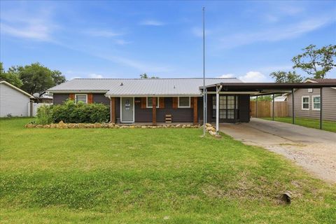 Photo of 1329 Beagle, Orange, TX 77632 (MLS # 266641)