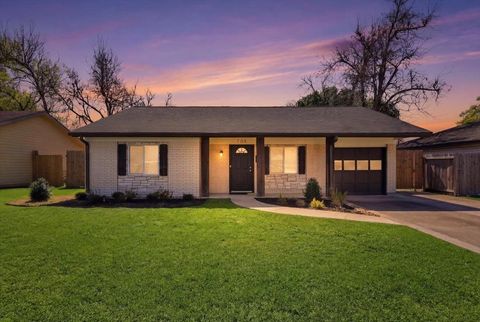 Photo of 704 S 1st 1/2 Street, Nederland, TX 77627 (MLS # 265973)