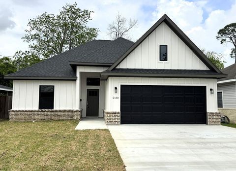 Photo of 2130 11th St, Port Neches, TX 77651 (MLS # 266334)