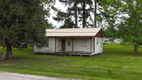 Photo of 187 County Raod 767, Buna, TX 77612 (MLS # 266983)