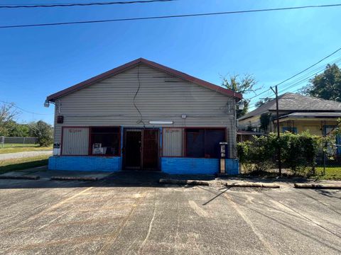 Photo of 1094 Center St, Beaumont, TX 77701 (MLS # 252758)