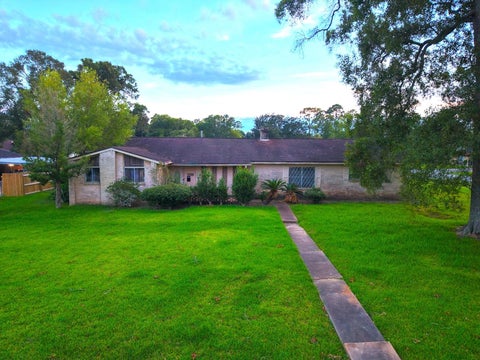 Photo of 7555 Forest Park Dr, Beaumont, TX 77707 (MLS # 271265)