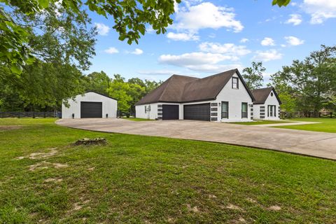 Photo of 9010 Terry Estates Drive, Orange, TX 77630 (MLS # 266755)