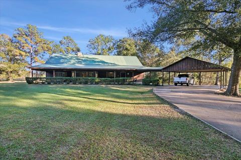 A home in Kirbyville