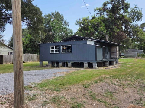 Photo of 835 Bridgeview, Bridge City, TX 77611 (MLS # 269879)