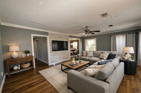 Photo of 1202 Pine Ave, Orange, TX 77630 (MLS # 266130)