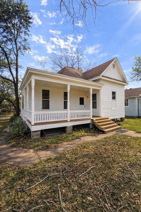 Photo of 875 N 4th, Beaumont, TX 77701 (MLS # 267836)