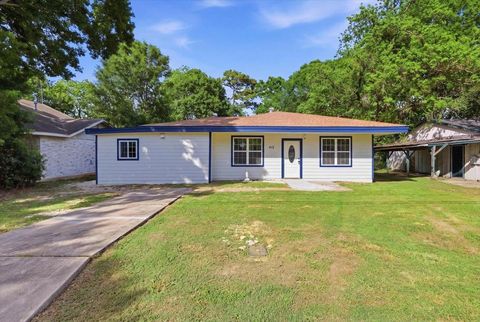 Photo of 412 N 24th St, Nederland, TX 77627 (MLS # 266604)