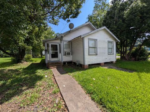 Photo of 1491 Brockman St, Beaumont, TX 77705 (MLS # 268425)