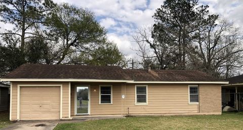 Photo of 825 Smelker Street, Beaumont, TX 77707 (MLS # 269046)