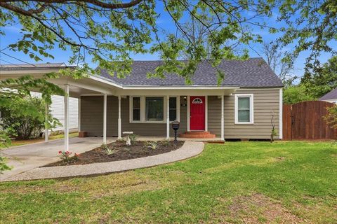 Photo of 214 Hill Terrace Drive, Nederland, TX 77627 (MLS # 266644)