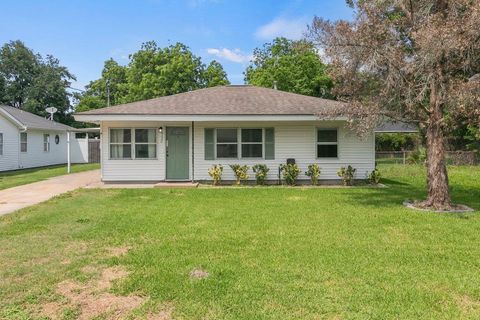 Single Family Residence in Groves TX 4626 Harrison Avenue.jpg