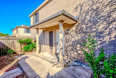 Photo of 9202 Glen Meadow Ln, Beaumont, TX 77706 (MLS # 262312)