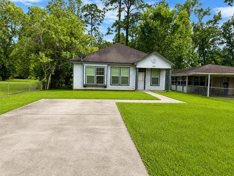 Photo of 3235 Bennett Rd, Beaumont, TX 77708 (MLS # 270386)