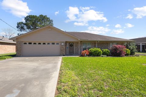 Photo of 2245 N Oak, Nederland, TX 77627 (MLS # 265899)