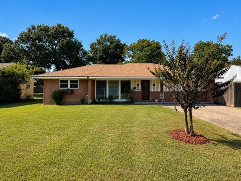 Photo of 135 21st, Beaumont, TX 77707 (MLS # 270607)