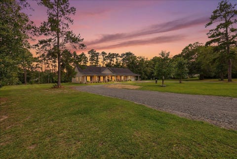 Property photo of 5655 Esterwood Dr., Kountze, TX 77625