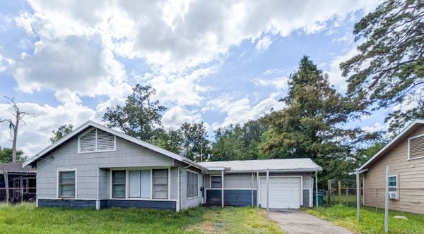 4295 GALVESTON ST, BEAUMONT, TX 77703 - Image 19e405cb234b8a4a8a1ee4c563e0ec1b/2935143405