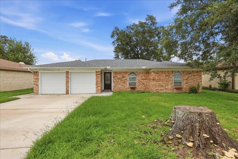 Photo of 1725 Shirley Cir, Beaumont, TX 77707 (MLS # 268500)